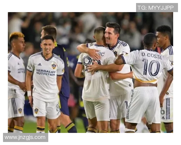 休斯顿迪纳摩与洛杉矶激战正酣赛况分析与精彩瞬间回顾